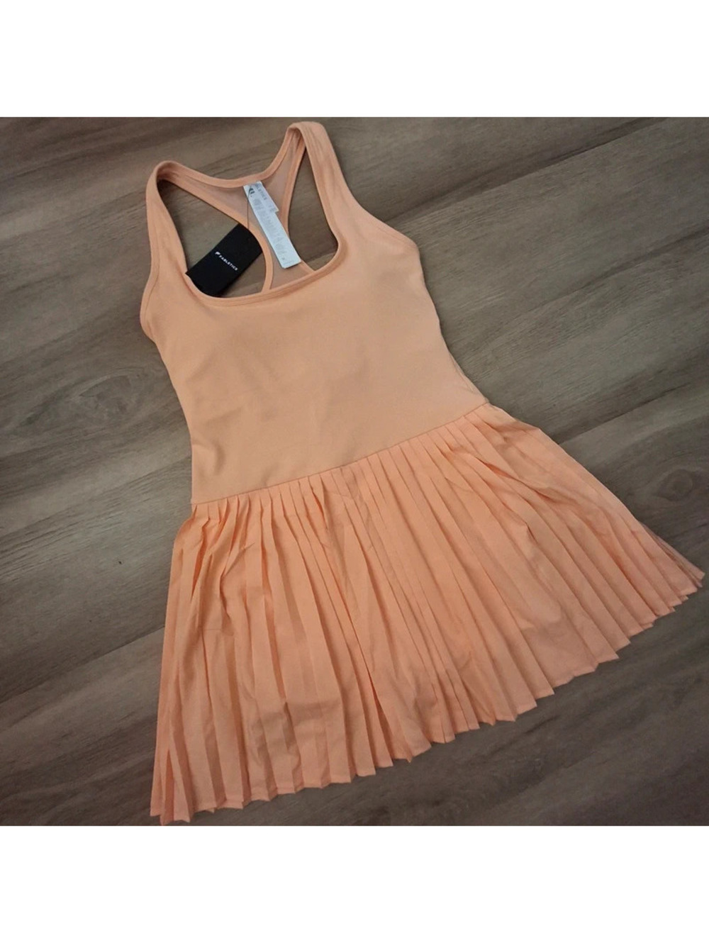 Summer workout! Fabletics Women’s Peach Pleated Active Dress – Size Medium